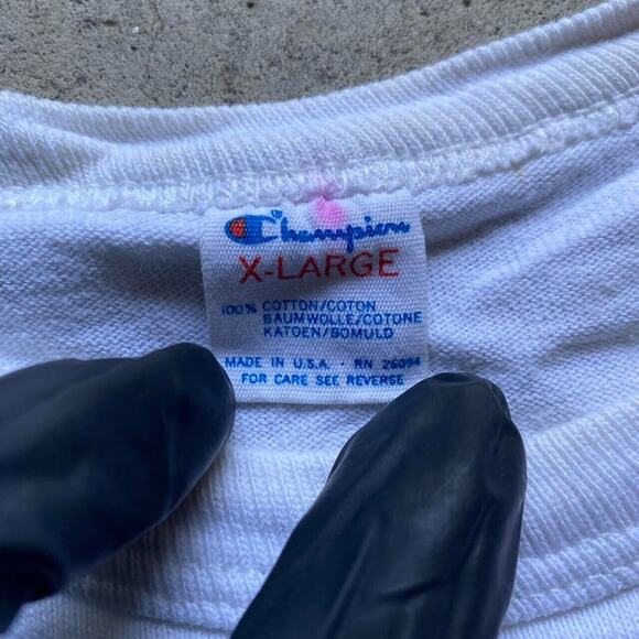 1980s IOWA FOOTBALL tee. Single stitch on the made in USA XL Champion tag - Picture 2 of 2